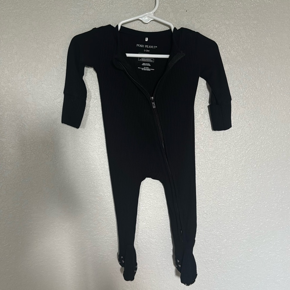 Posh peanut footed onsie 0-3 infant